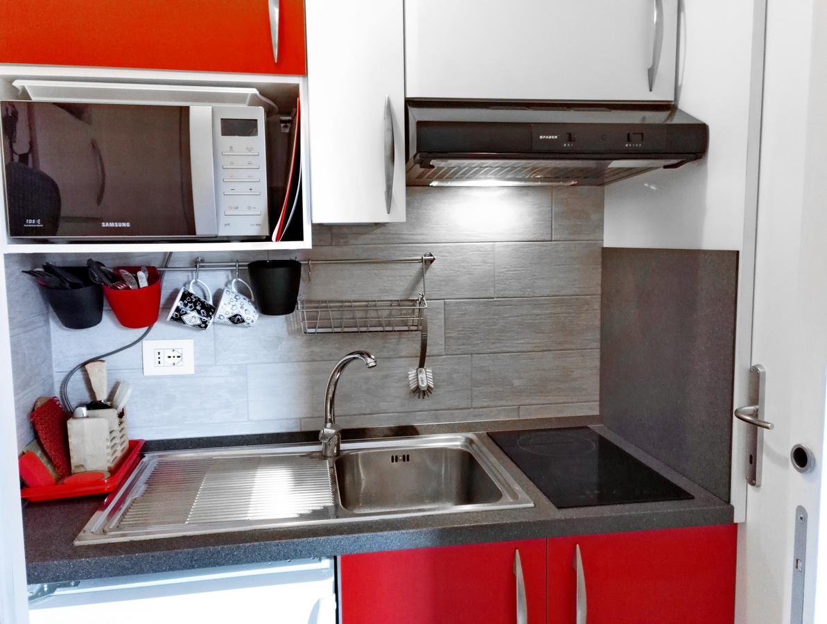 Bnbutler - Col Di Lana - Navigli Apartment - Darsena Milan Bagian luar foto